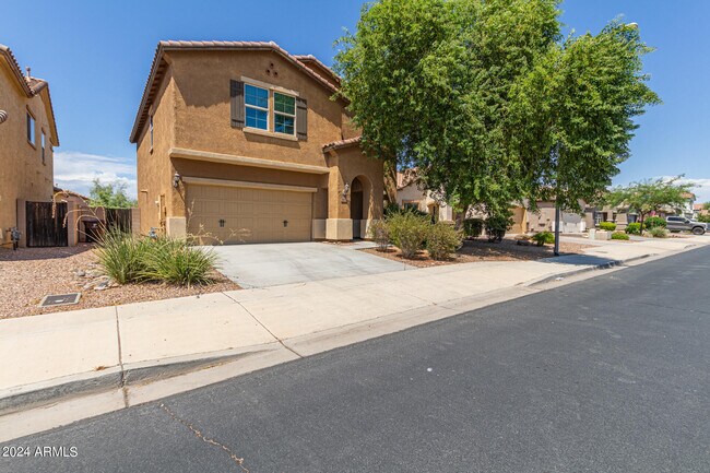 Building Photo - 10814 W Avenida Del Rey