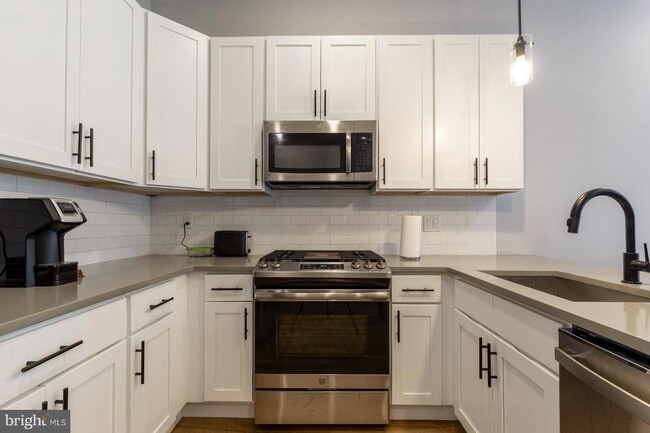 Building Photo - 910 N 17th St