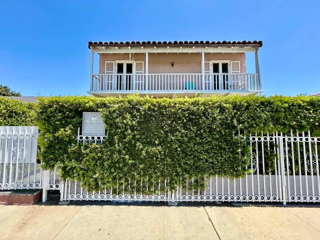 Building Photo - 1226 S Mullen Ave