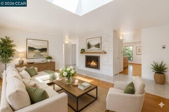 Building Photo - 2091 Ascot Dr