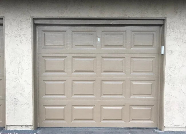 Building Photo - 620 E Lexington Ave