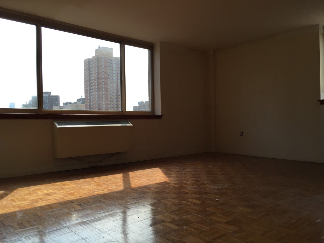Primary Photo - 350 E 29th St