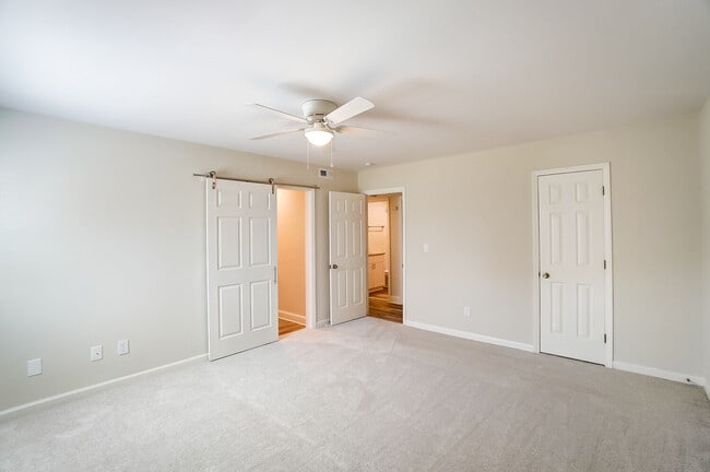 Interior Photo - Strawberry Hill