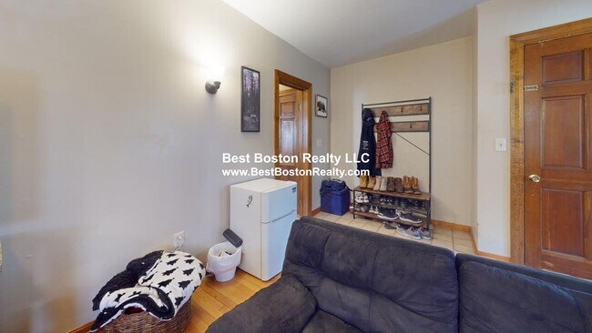Building Photo - 47 Greenleaf Ave