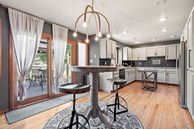 Foto del edificio - 4180 N Marcliffe Ave
