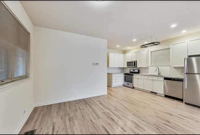 Foto del edificio - 2817 N Damen Ave