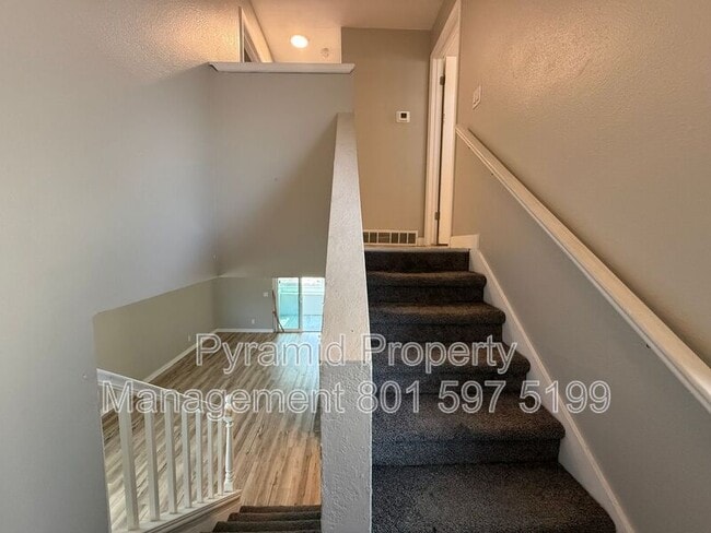 Building Photo - 680 E Malibu Dr
