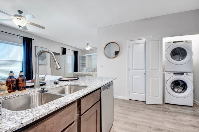 Building Photo - Lakeview Pointe - 55+ Community