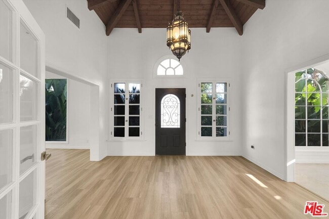 Building Photo - 205 Canon Dr