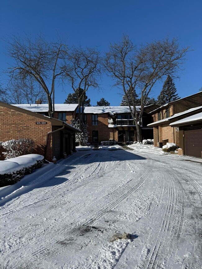 Foto del edificio - 1082 Greenhills Dr