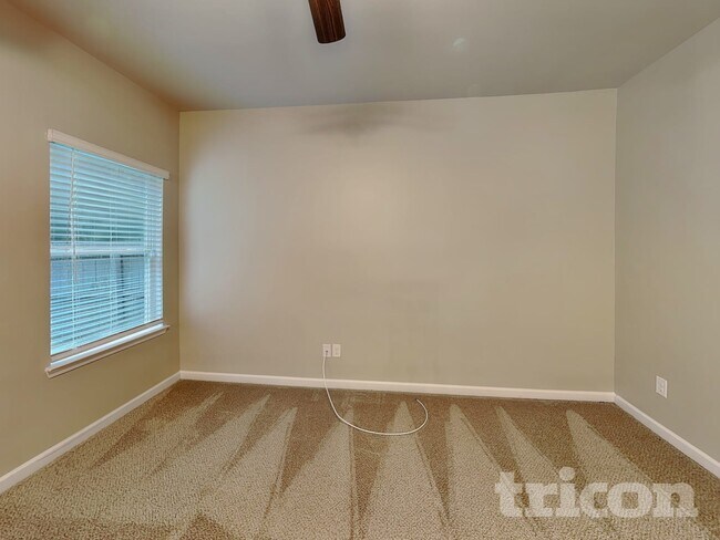 Building Photo - 169 Magnaview Dr
