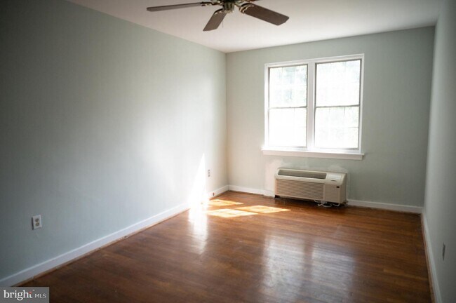 Foto del edificio - 18 Auburn Ct