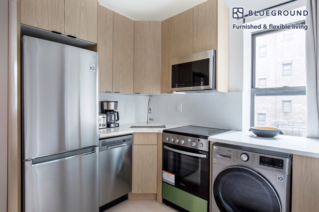 Building Photo - 170 1st Ave