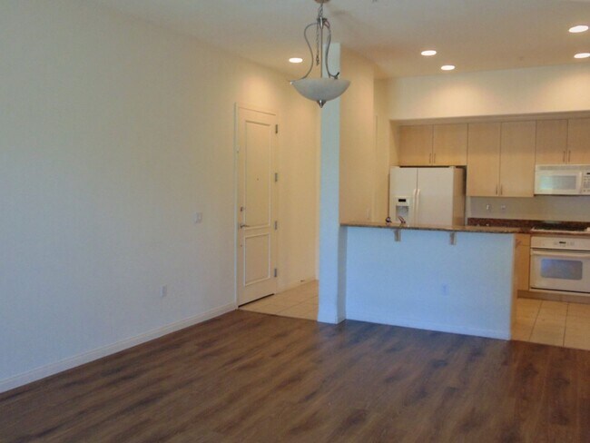 Foto del edificio - Manhattan Mid Rise Condo-Tile and Laminate-No Carpet