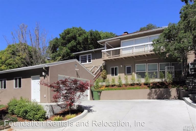 Primary Photo - 420 Los Cerros Dr