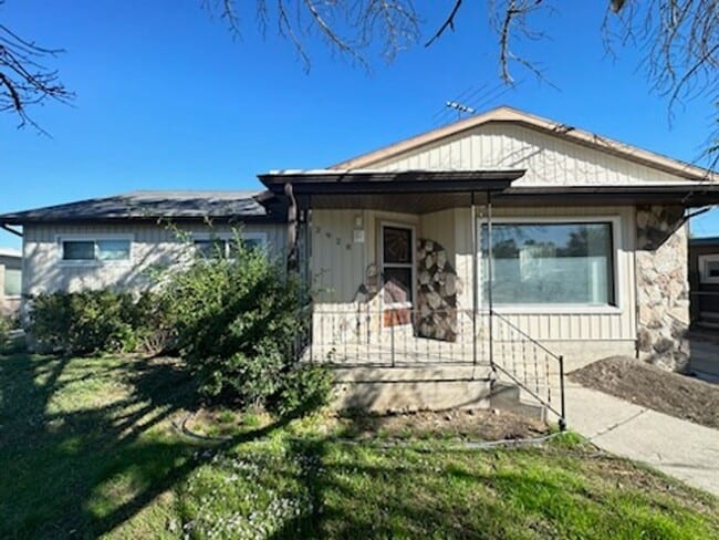 Building Photo - 2928 W Lehi Dr