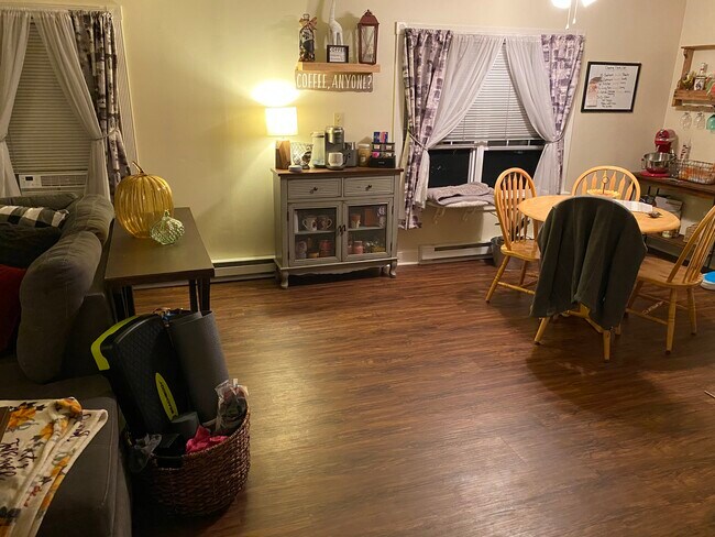 Dining - 202 7th St