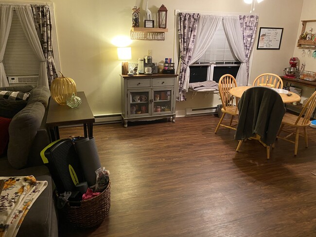 Dining - 202 7th St