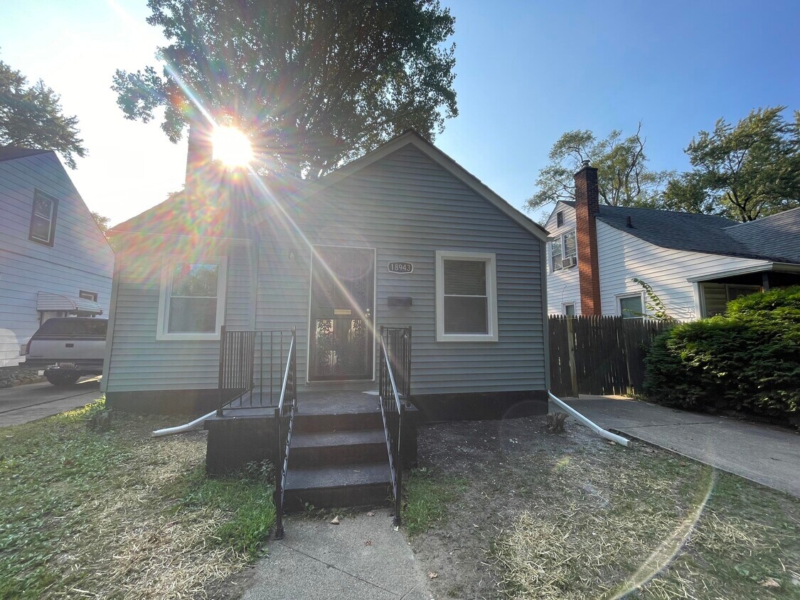 Primary Photo - 18943 Greydale Ave