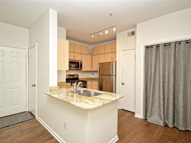 Building Photo - 2209 Hancock Dr