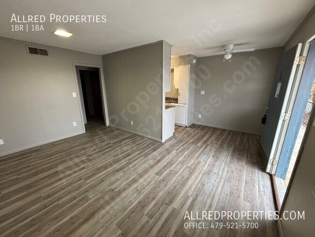 Building Photo - Great Location! 1 Bedroom 1 Bathroom Off M...