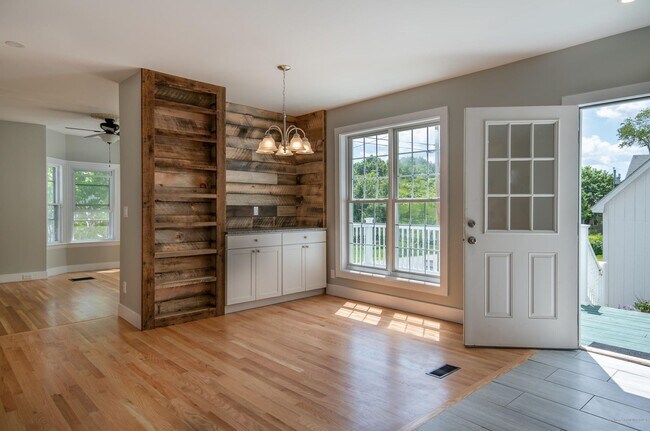 Foto del edificio - Beatiful 4 Bed Downtown Bath House