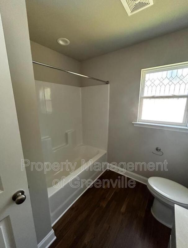 Foto del edificio - 227 E Church St