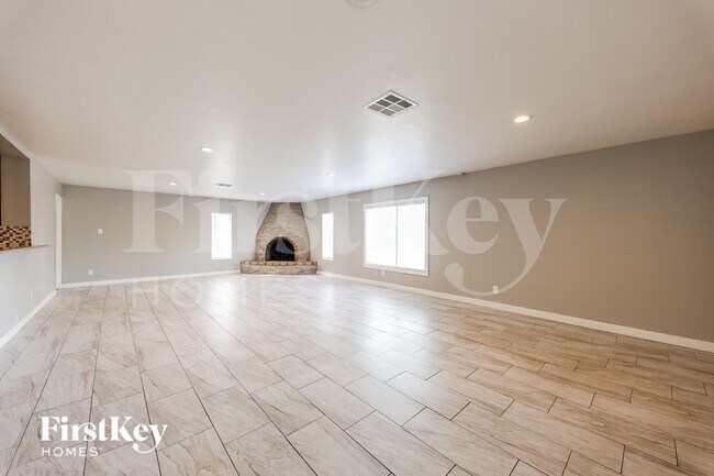 Building Photo - 4628 W Vogel Ave