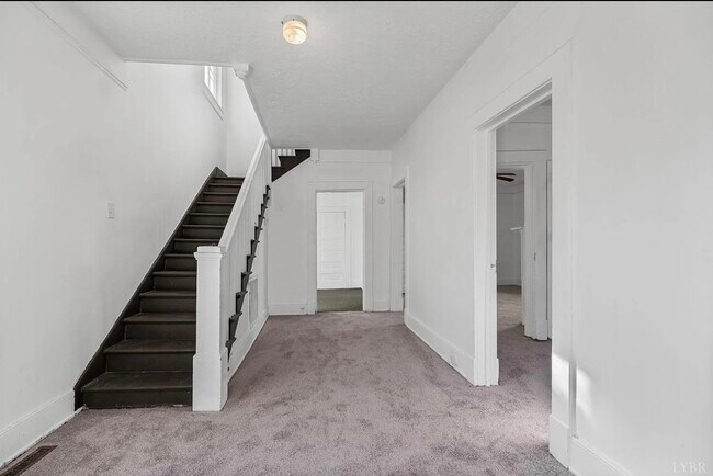 Foto del edificio - 620 Berryman Ave