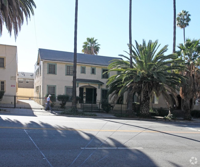 5528 Franklin Ave - 5520 Franklin Ave