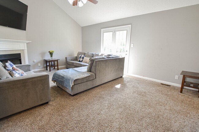 Foto del edificio - Pet Friendly Three Bedroom!