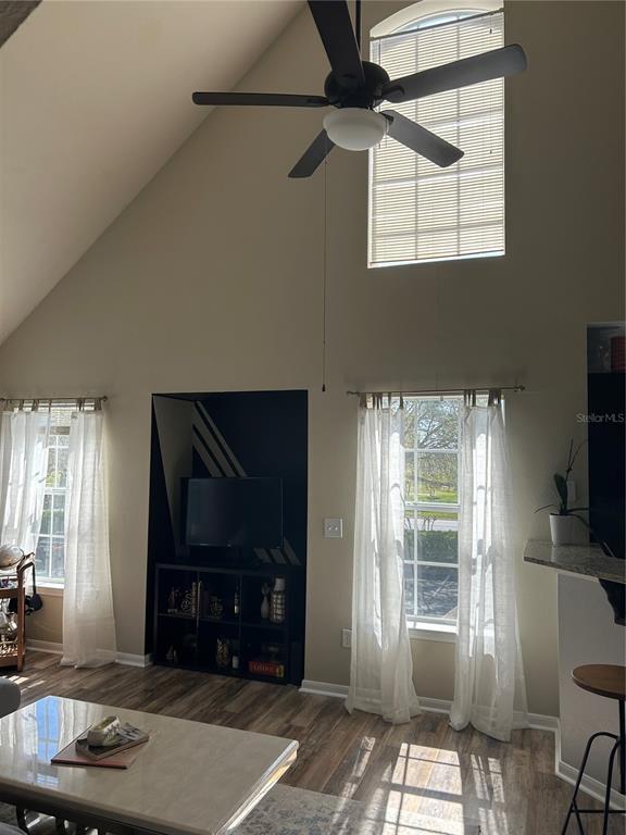 Foto del edificio - 8925 Lee Vista Blvd