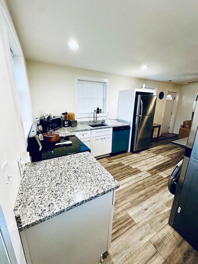 Foto del edificio - 405 Cedar Lane Rd