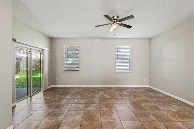 Building Photo - Leesburg 3 Bed, 2 Bath Single Family Home
