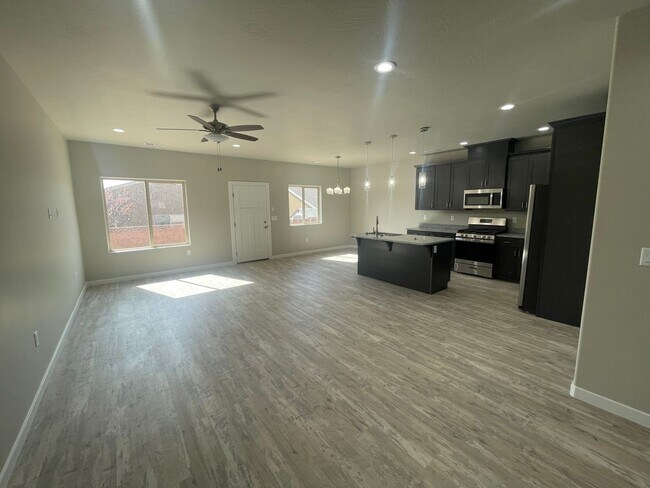 Building Photo - Great location and Brand New Twinhome.