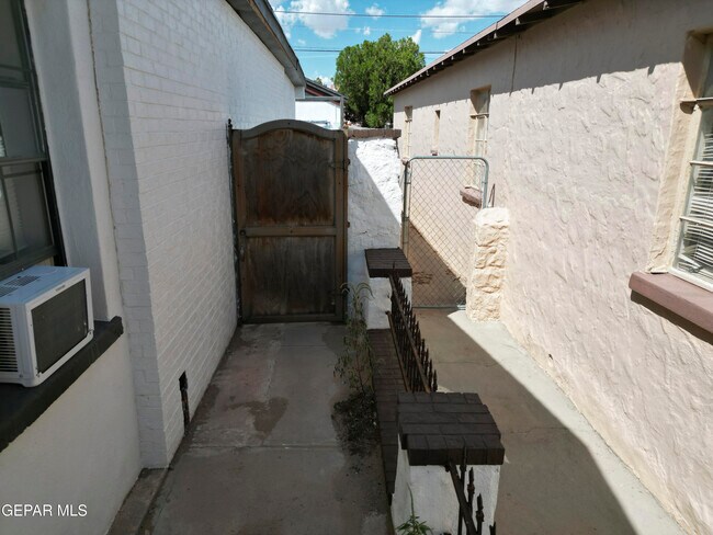 Foto del edificio - 3427 Idalia Ave