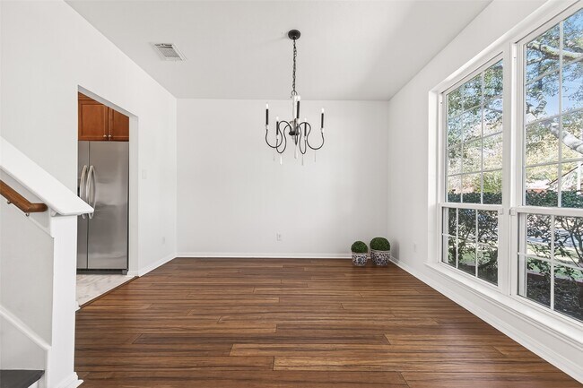 Foto del edificio - 16535 Oat Mill Dr