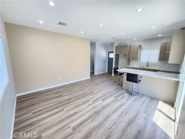 Foto del edificio - 15520 Tupper St