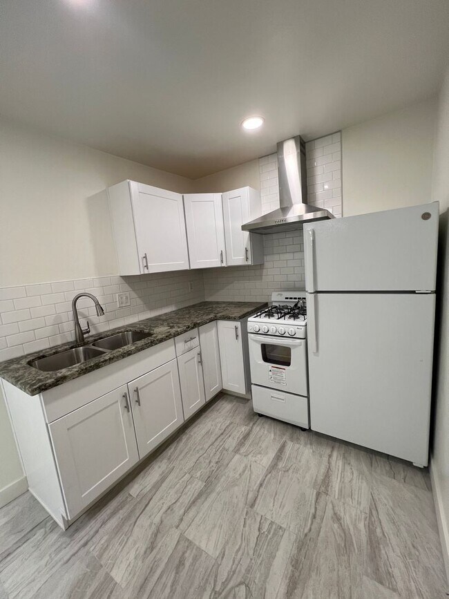Building Photo - Charming Recently Remodeled Studio Apt. Ne...