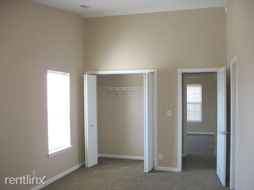 Foto del edificio - 2319 Old Romney Rd
