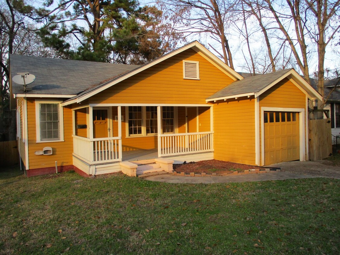 Primary Photo - CUTE COTTAGE!!