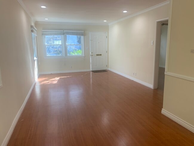 Foto del edificio - 4319 Cedros Ave