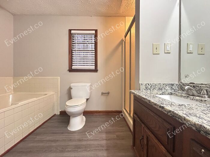 Primary Photo - 170 Olde Oak Dr