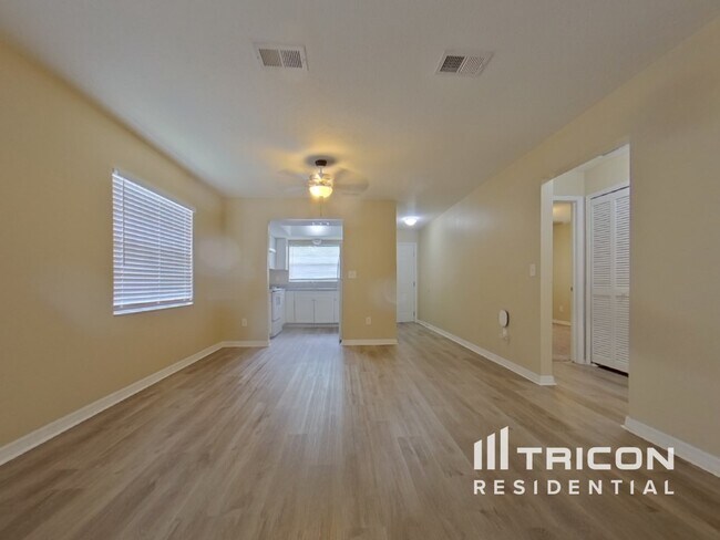 Foto del edificio - 25200 Quaker Ridge Ave