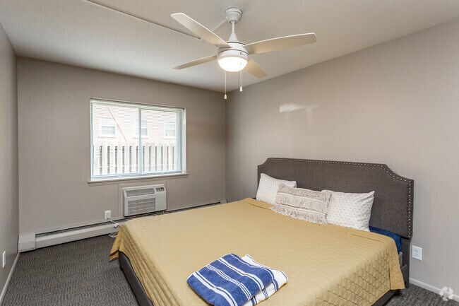 2BR, 1BA - 850 SF - Imperial Grand Prix