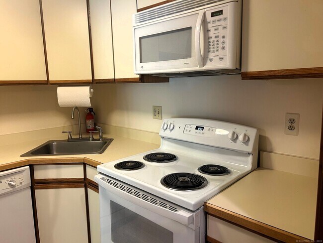 Foto del edificio - 421 Tolland St