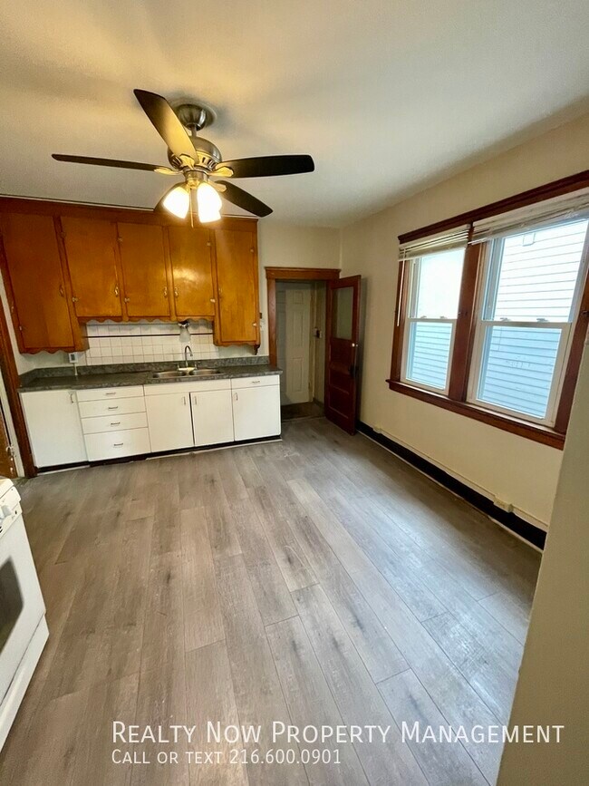 Building Photo - 3275 W 31st St