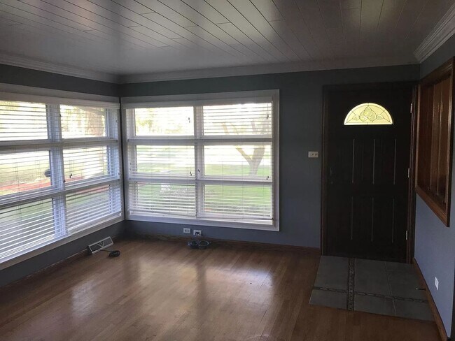 Foto del edificio - 3 Bedroom Single Family Home in Palos Hills