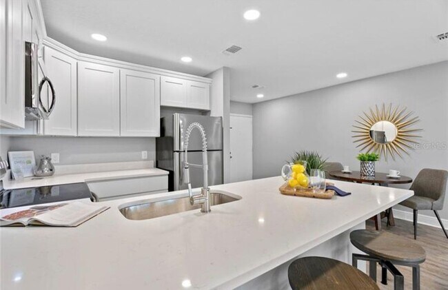 Foto del edificio - 633 N Keene Rd
