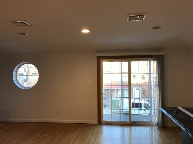 Foto del edificio - 43-66 164th St